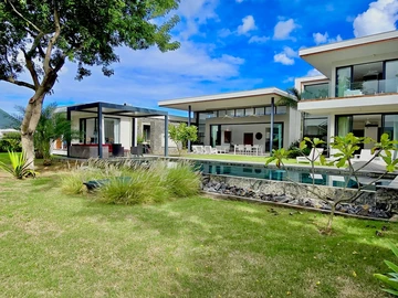 Secluded Island Lifestyle: Spacious Villa with Scenic Mountain Views