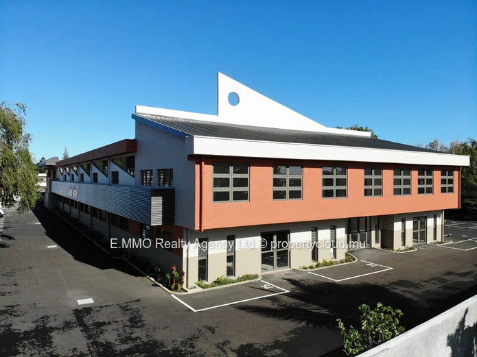 Bureau moderne de 90 m² à louer à The Flore, Floréal – Rs 45,000 + VAT (Mandat exclusif)