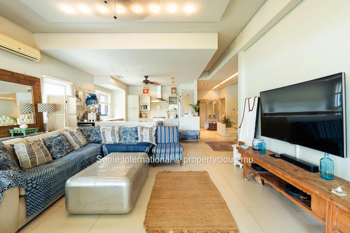 Luxurious Beachfront RES Apartment in Rivière Noire with stunning views and modern amenities. 4 bedrooms, sea access,...