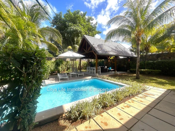 Luxurious RES Villa with Private Pool in Rivière Noire - Black River Area! 3 Beds, Solar Panels, Close to Amenities. ...