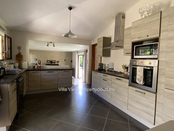Grand Gaube - 4-bedroom family home with swimming pool and independent studio