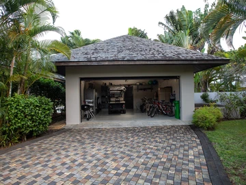 5 Bedroom Villa