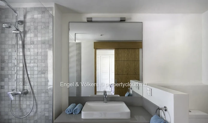 FOR SALE - Luxury 4-Bedroom En-Suite Villa in Black River