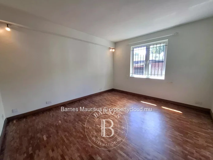 FLOREAL - Maison familiale ou bureau avec studio indépendant – 420 m²