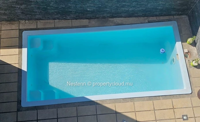 Superbe villa en duplex avec piscine et grand jardin arboré