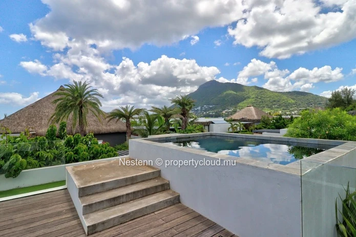 Magnifique duplex de 3 chambres avec piscine privée et vue mer
