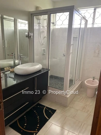 Maison / Villa - 6 chambres - Quatre Bornes - Ref. MA89665VE