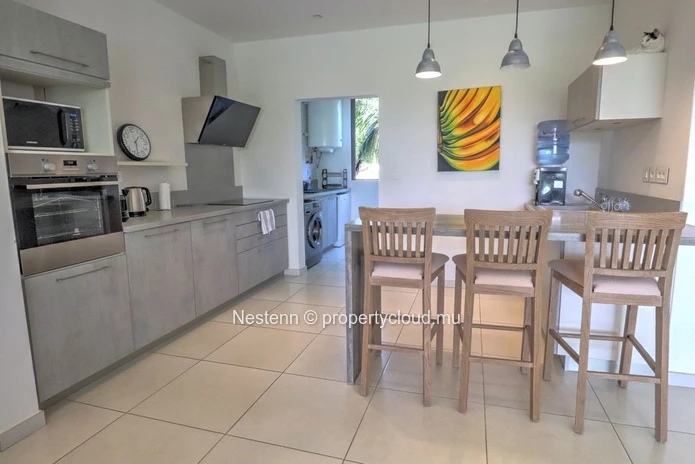 Bright 3-bed apartment with spacious jacuzzi in a residence