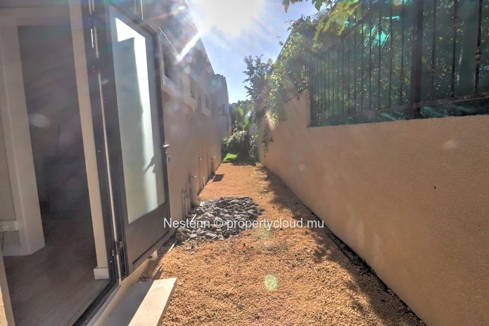Découvrez cette Magnifique Maison Neuve avec Piscine Privée