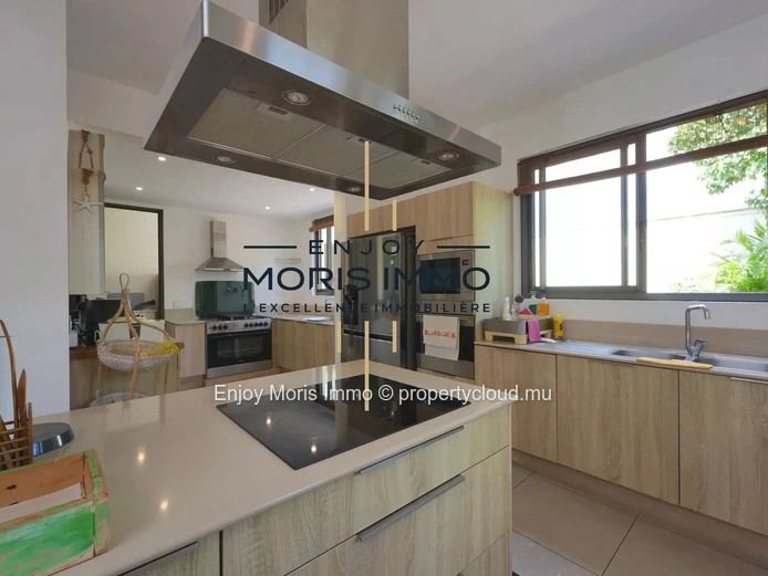 Contemporary Villa 3 Ensuite Bedrooms for Sale – North Mauritius | Private Pool