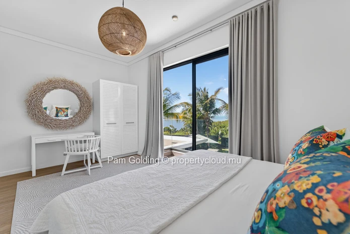 Maison de ville de 4 chambres avec piscine privée à vendre à Azuri Ocean & Golf Village, Île Maurice (Mandat exclusif)