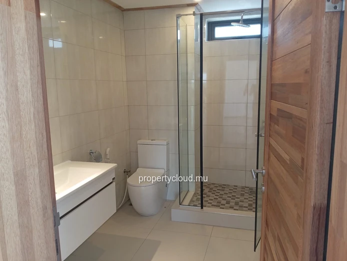 À VENDRE – PENTHOUSE NEUF 180 m² – CENTRE GRAND BAIE