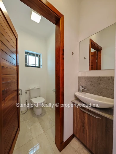 Villa Neuve de 3 Chambres à Vendre – Royal Park, Balaclava, Nord