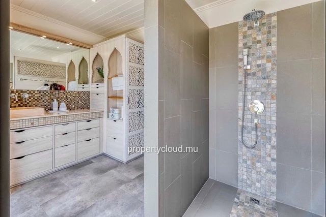 A vendre villa dans une résidence de prestige accessible aux étrangers. A deux minutes du centre de Grand Baie.