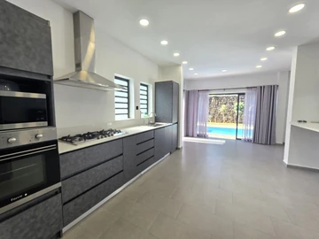 4 Bedroom Townhouse, Duplex