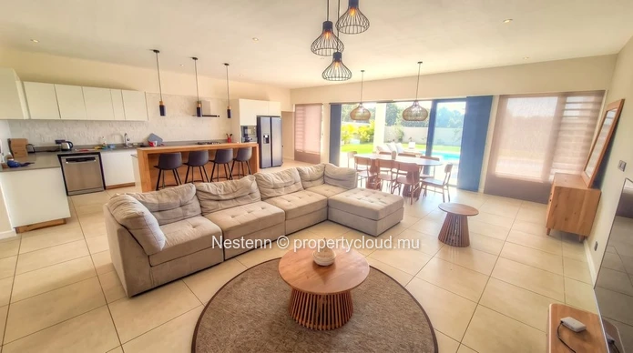 Villa familiale moderne de 4 chambres dans un beau jardin