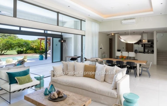 Une Villa Luxueuse avec Vue sur le Golf, Piscine Privée et Terrasse sur le Toit