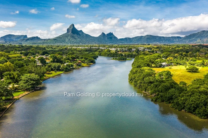 Zetwal – Modern Apartments & Duplexes in Cap Tamarin with Stunning Mountain Views
