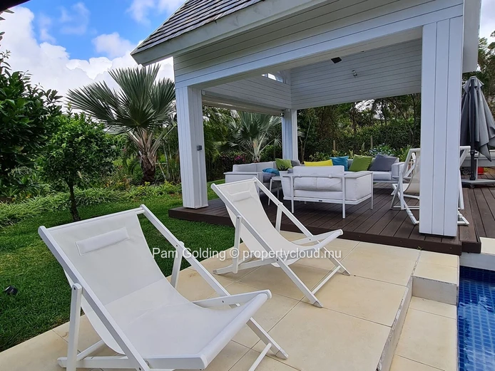 Luxurious 4-Bedroom Villa in Mont Choisy - Seamless Indoor-Outdoor Living