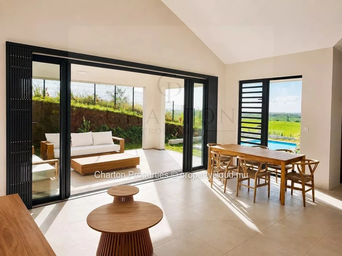 Villa contemporaine neuve avec piscine et vue panoramique exceptionnelle à Belle Vue Harel