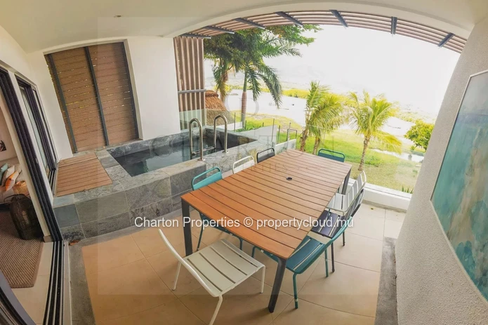 Appartement de prestige de 3 chambres au premier étage avec terrasse au cœur de Rivière Noire