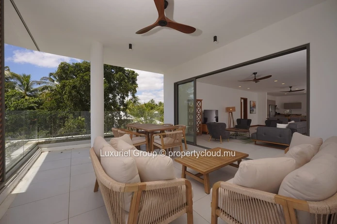 Appartement de luxe à vendre à Pointe aux Canonniers – 3 chambres en suite