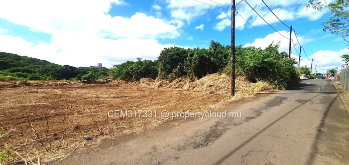 20,68 Perches Terrain Résidentiel & Commercial en Toute Propriété à Vendre – Paillote, Vacoas