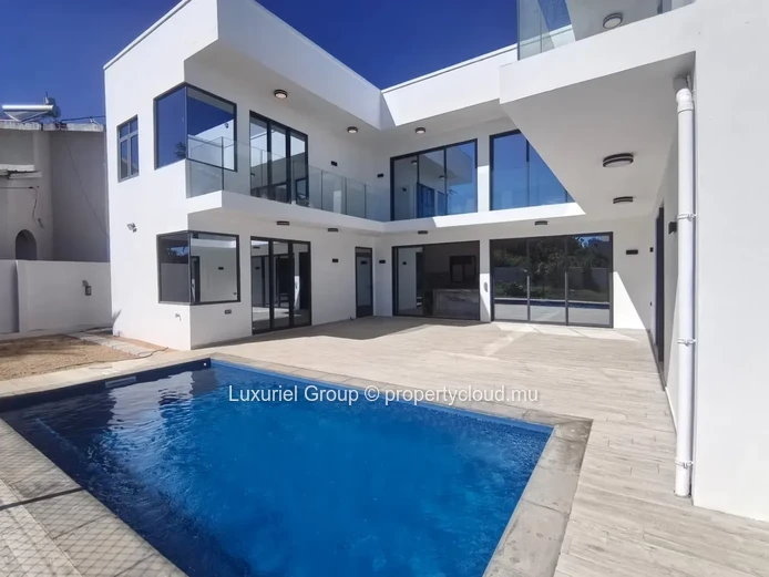 Luxury 5-Bedroom Villa for Rent in Cap Malheureux
