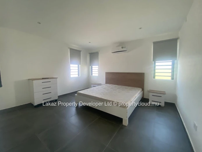4-bedroom house with swimming pool for rent in Pointe aux Canonniers.