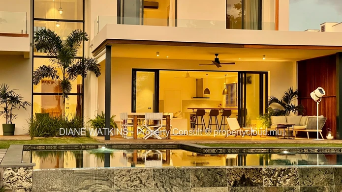 Contemporary Villa with Exquisite Views