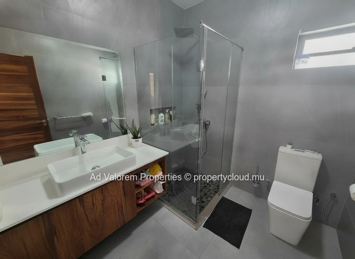 Exclusive – For Rent: 3-Bedroom Villa with Pool & Solar Energy in Grand Baie (Sole Mandate)