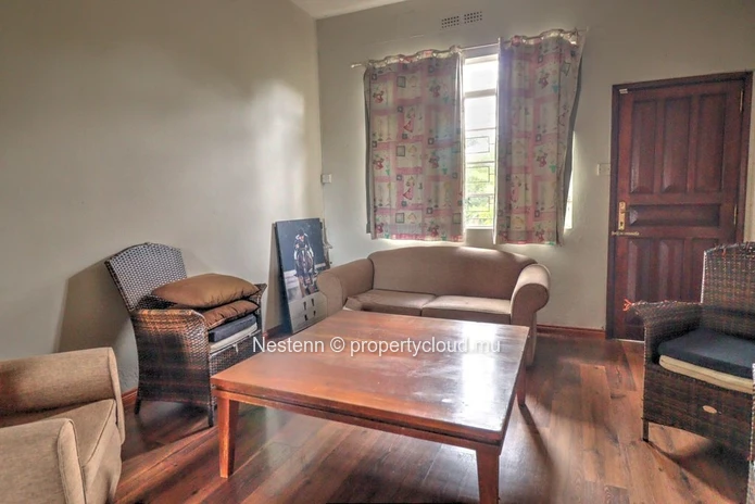 Traditional house with independent studio 