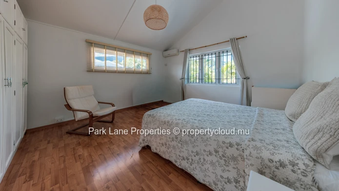 Charmante duplex de style cottage avec piscine privée et vue sur les montagnes