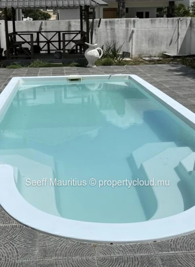 Spacieuse maison de 4 chambres avec piscine | À proximité de la plage, cafés et supermarché