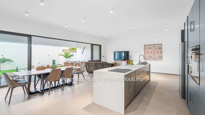 Furnished 3 En-Suite Bedroom Apartment – Pereybere, Mauritius | 201 m² | Garden & Private Plunge Pool | Airbnb 4.90/5...