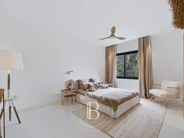5 Bedroom Villa