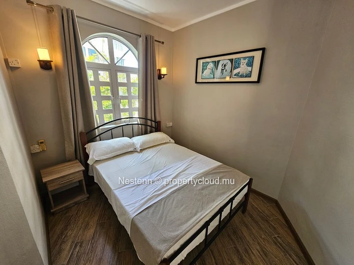 Freshly renovated 1-bedroom studio within walking distance of the beach