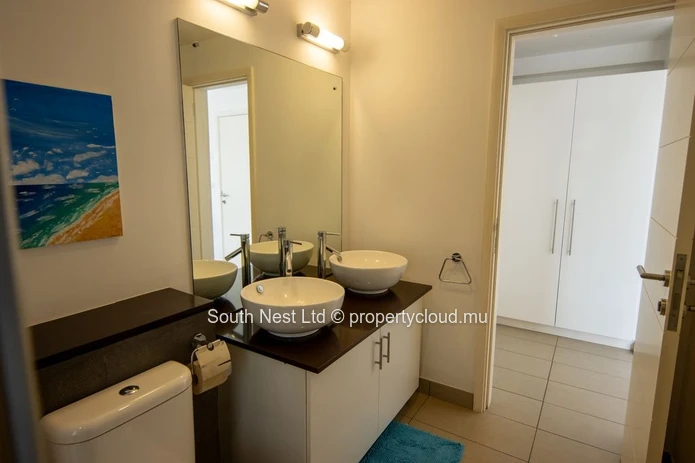 Appartement meublé au rez-de-chaussée avec 3 chambres et jardin 