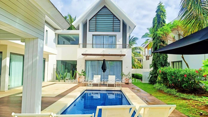 Villa de 485m2 au coeur du domaine de Mon Choisy, Golf, piscine, salle de sport, centre équestre, accès à la plage. 4...