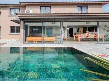 5 Bedroom House