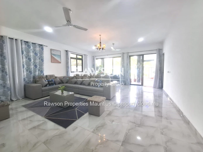 5-Bedroom Bungalow | Private Pool | Spacious & Charming | Pereybere 