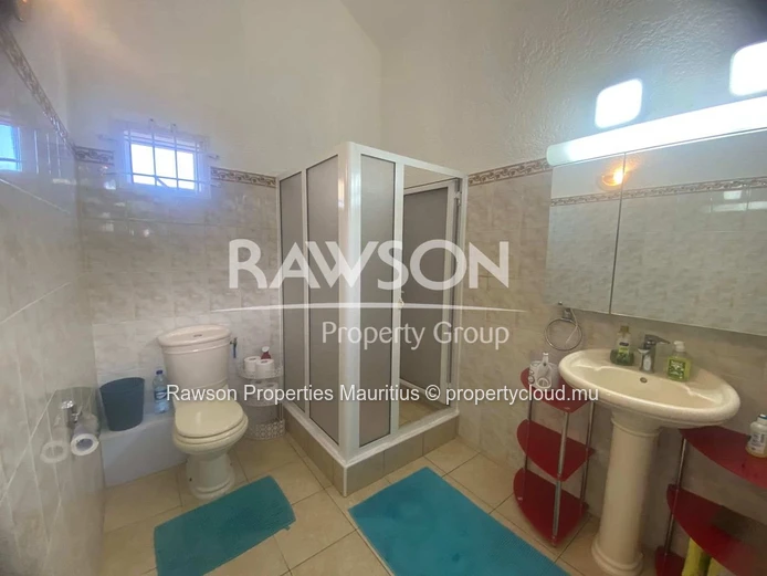 Duplex de 3 Chambres à Vendre à Flic en Flac