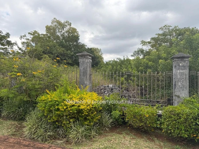 Parcel of land in a high-end, secure estate where lifestyle, comfort, and long-term value meet.
