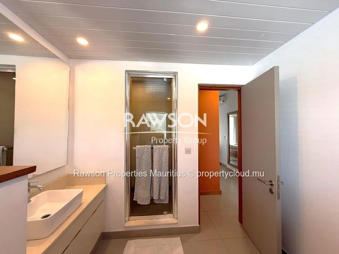 Triplex 3 Chambres En Suite – À Péreybère - €590,000