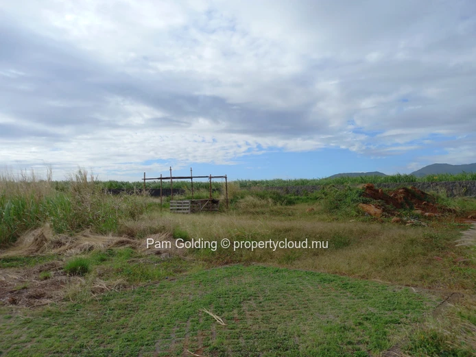 Land for sale in Tamarin.