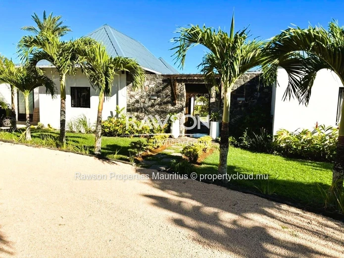 Élégante Villa Familiale De 4 Chambres Avec Piscine Privée Dans Un Domaine Sécurisé – Bon Espoir, Piton.