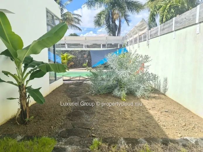 Charming Villa with Private Pool in the Heart of Pereybere