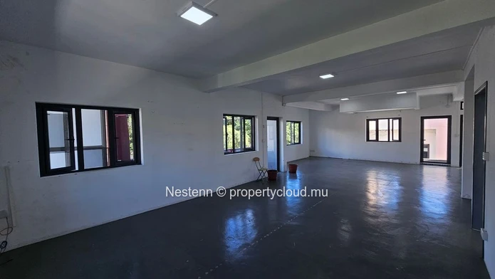 Commercial building of 223m2