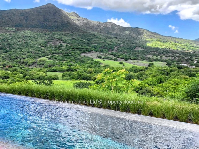 Stunning Fully Furnished Villa in Sought-After Palmyre Black River.