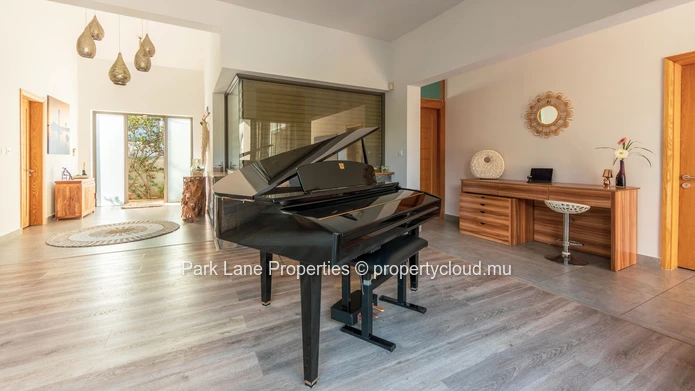 Exquisite furnished modern RES villa 